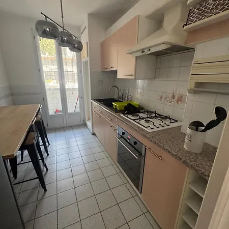 Апартаменты Agreable T3 Avec Lits Double, Garage Et Velos Шамбери