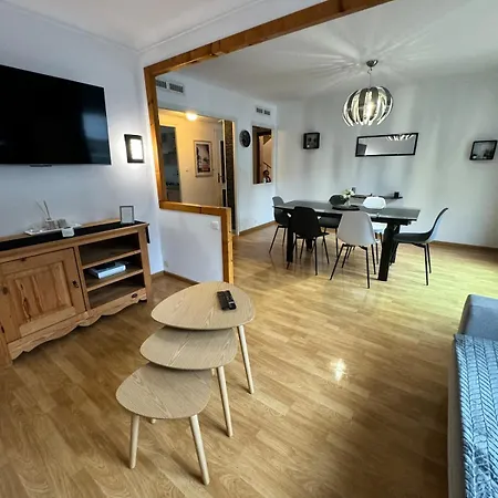 Апартаменты Agreable T3 Avec Lits Double, Garage Et Velos Шамбери